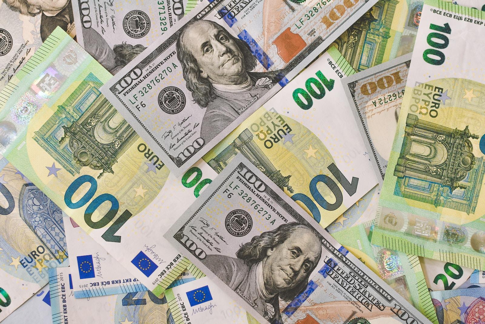Home 1 Treasury and CD portfolios from Bionic Capital Wealth Management | 100 and 20 euro banknotes